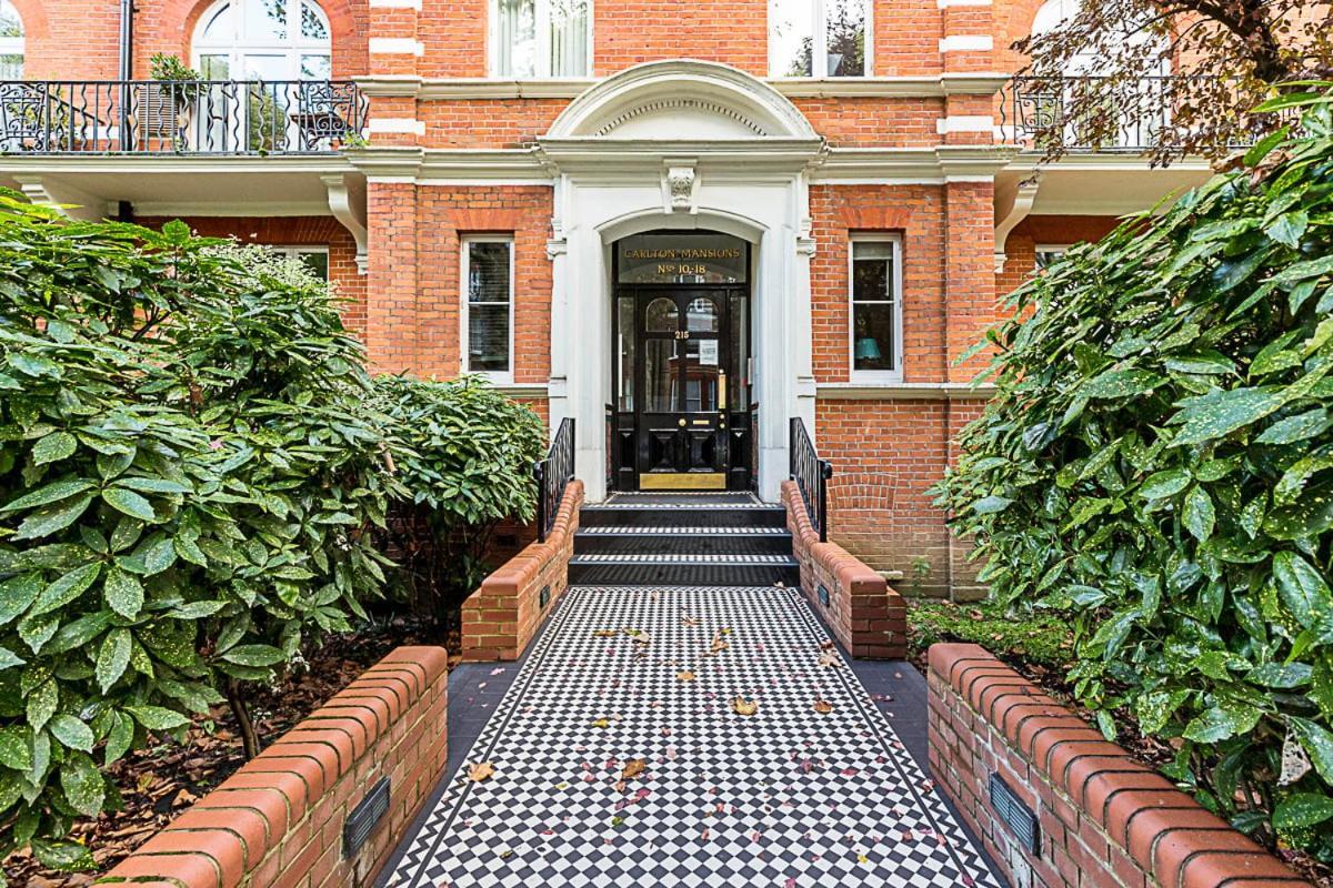 Stunning Maida Vaile * London